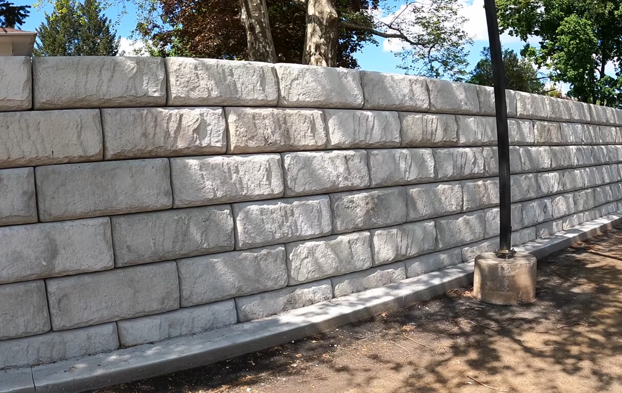 Concrete retaining wall construction in Apopka, FL